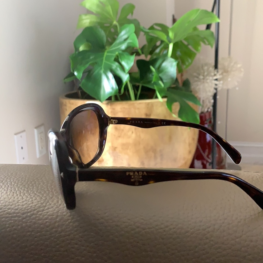 Prada sunglasses - Picture 4 of 6